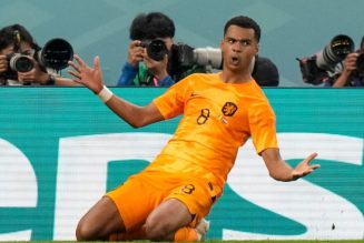 Netherlands scores two late goals to defeat Senegal